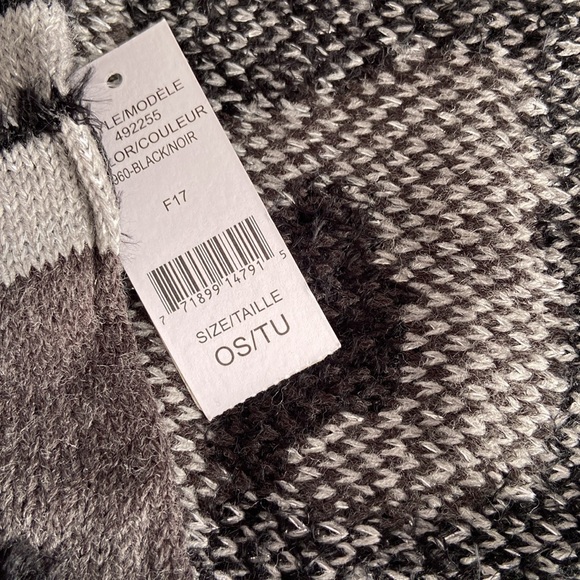 2for $20: Brand new knitted scarf! ๐ค - Picture 6 of 7